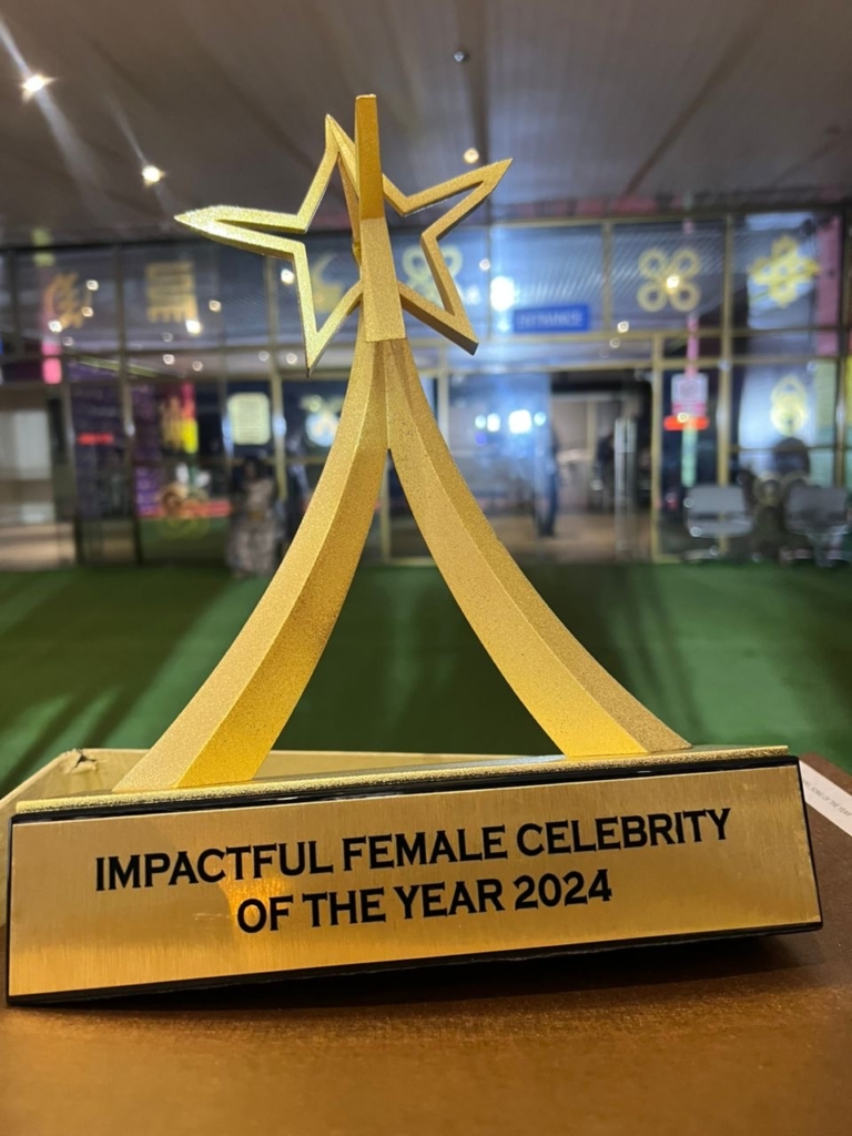 Gifty Anti Award 2024 – receiving Impactful Female Celebrity honour at Ghana Celebrity Impact Awards