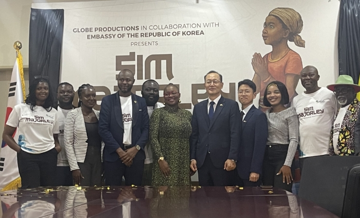 Latif Abubakar and Korean Ambassador Park Kyongsig at the launch of Sim Majorley, the headline play for the 2025 Korean Cultural Festival in Ghana.