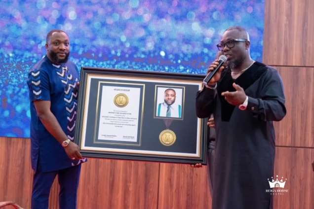 Prophet Eric Boahen GMA-USA award presentation
